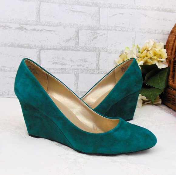 dark green wedges